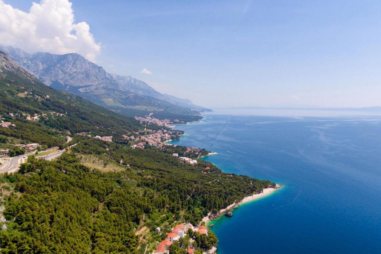 Apartments By The Sea Brela, Makarska - 18356 Exterior photo