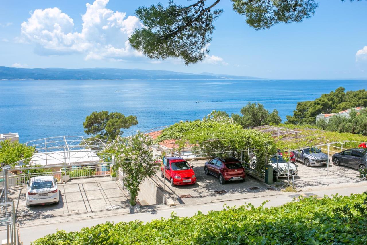 Apartments By The Sea Brela, Makarska - 18356 Exterior photo