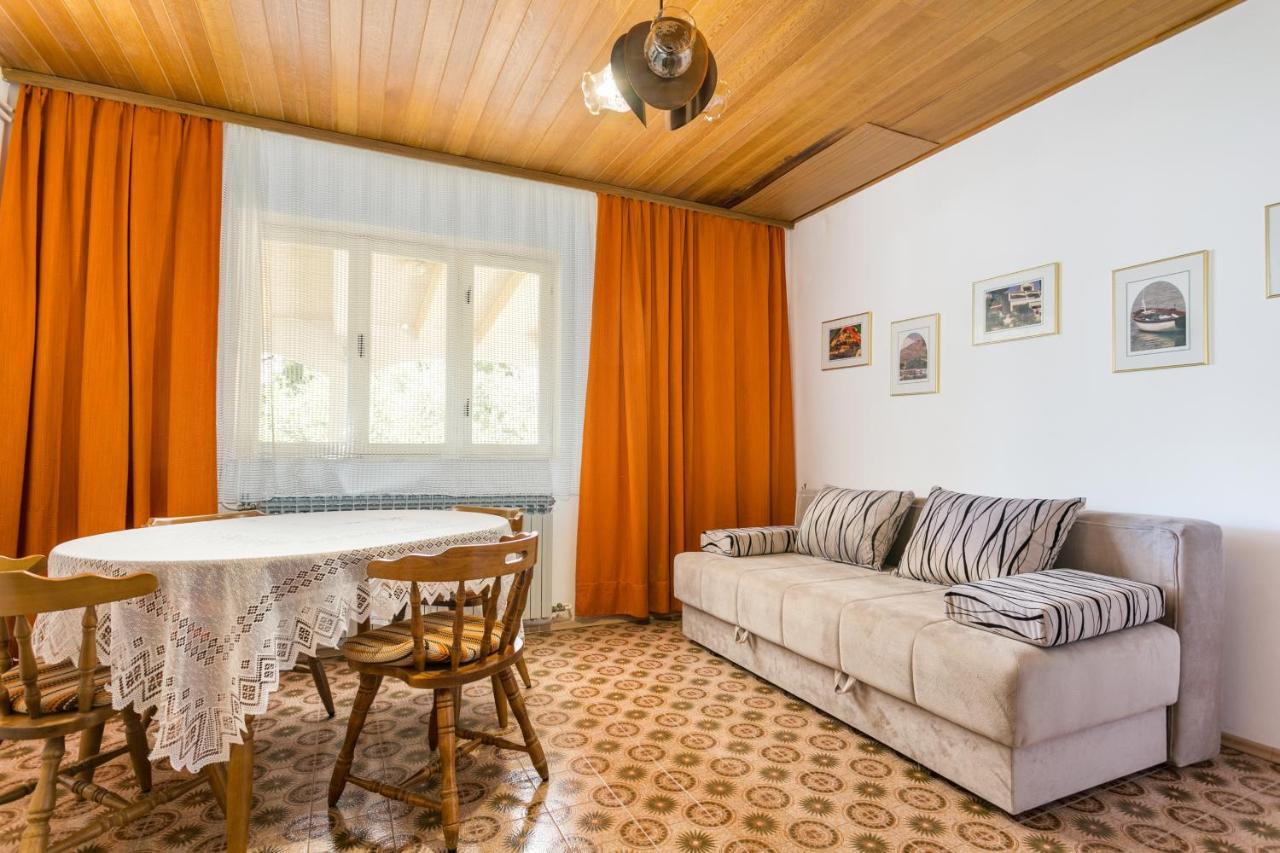 Apartments By The Sea Brela, Makarska - 18356 Exterior photo