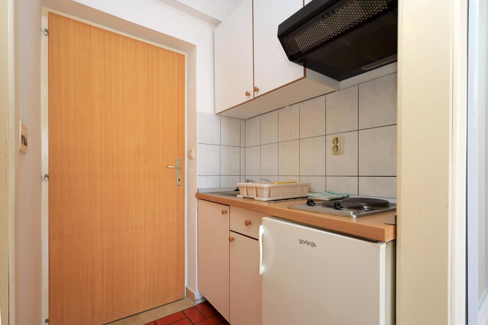 Apartments By The Sea Brela, Makarska - 18356 Exterior photo