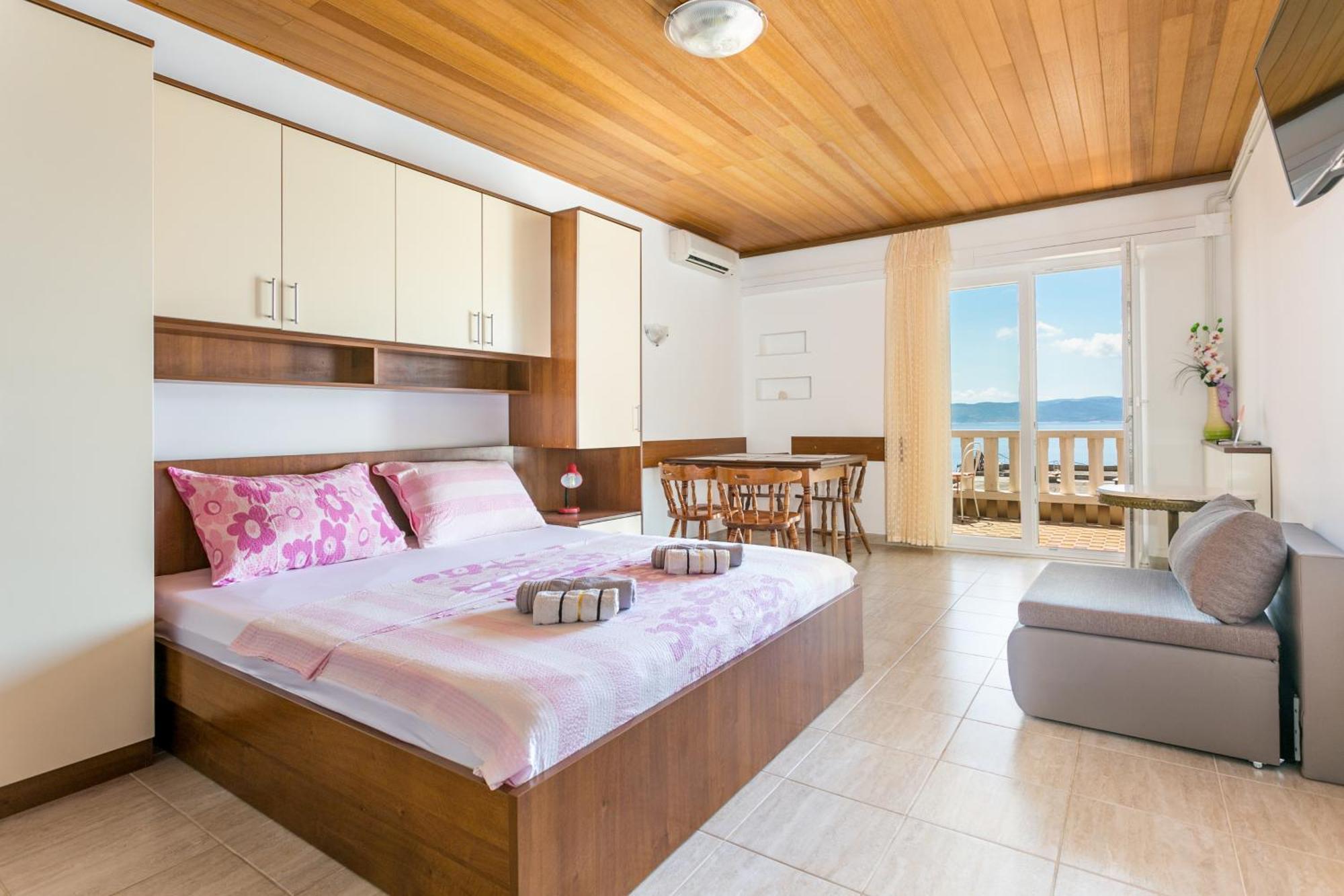 Apartments By The Sea Brela, Makarska - 18356 Exterior photo
