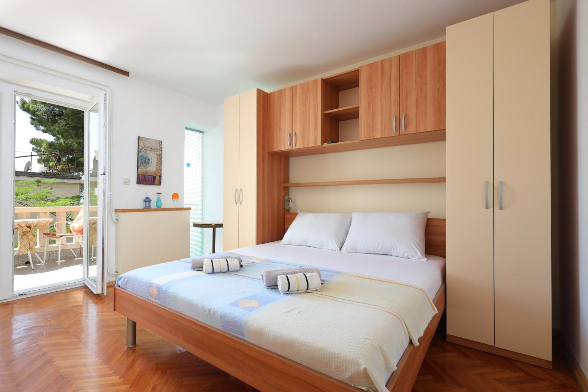 Apartments By The Sea Brela, Makarska - 18356 Exterior photo