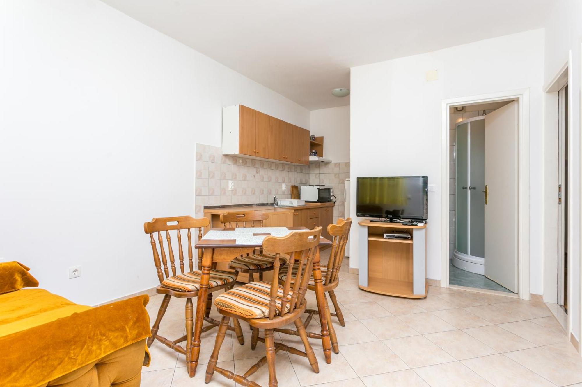 Apartments By The Sea Brela, Makarska - 18356 Room photo