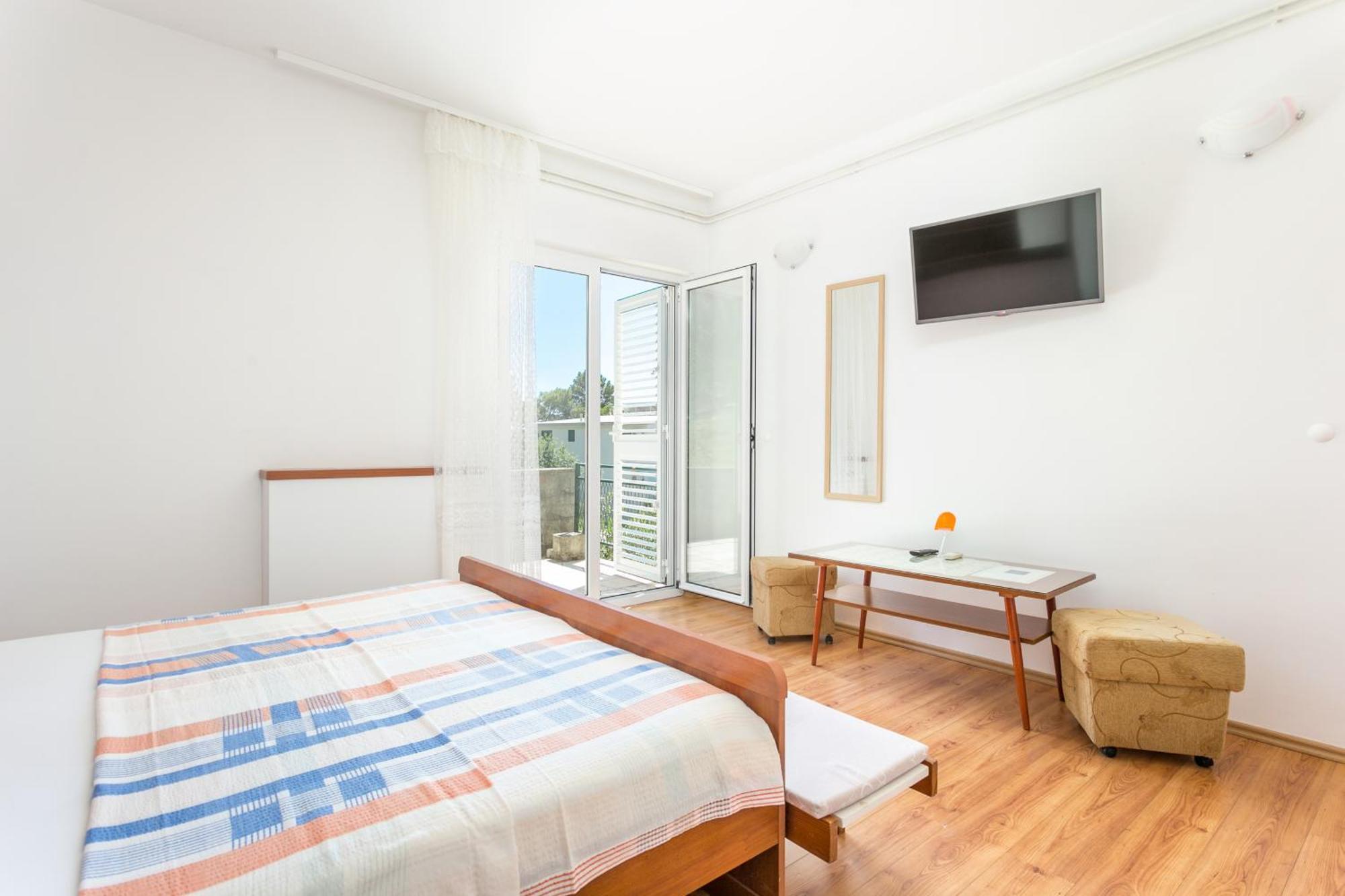Apartments By The Sea Brela, Makarska - 18356 Room photo