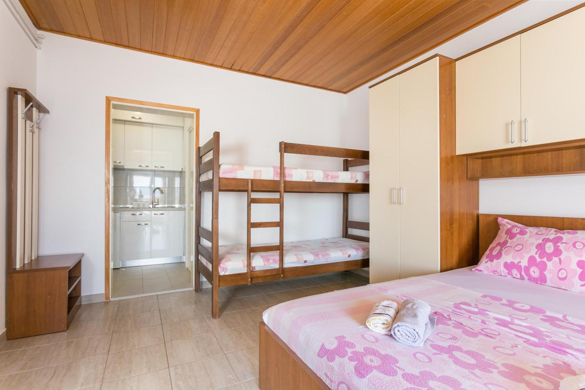 Apartments By The Sea Brela, Makarska - 18356 Room photo