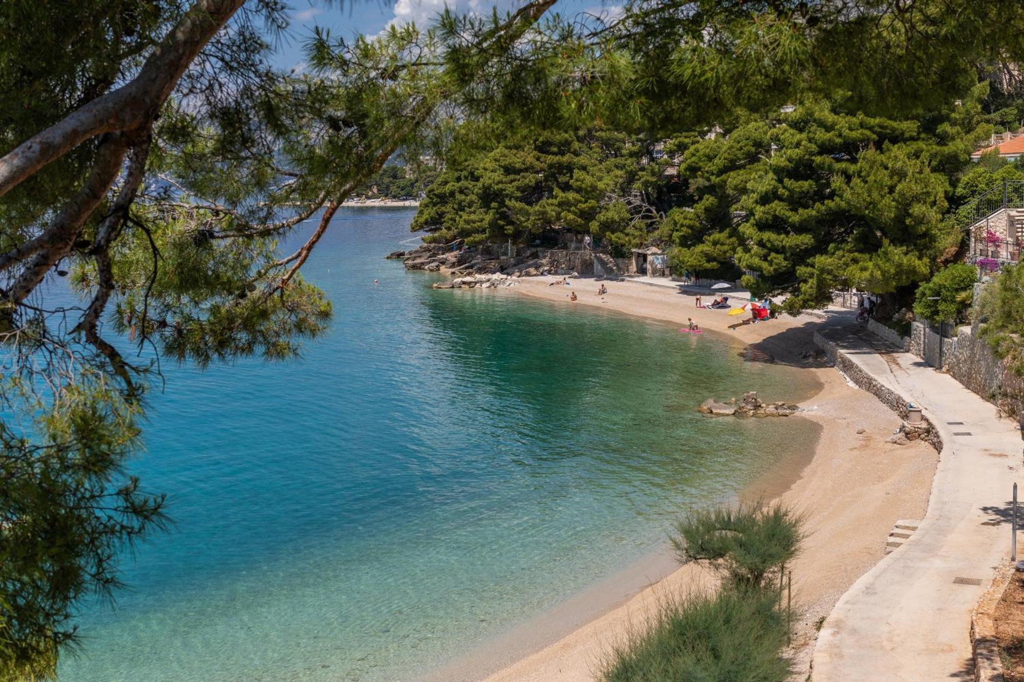 Apartments By The Sea Brela, Makarska - 18356 Exterior photo